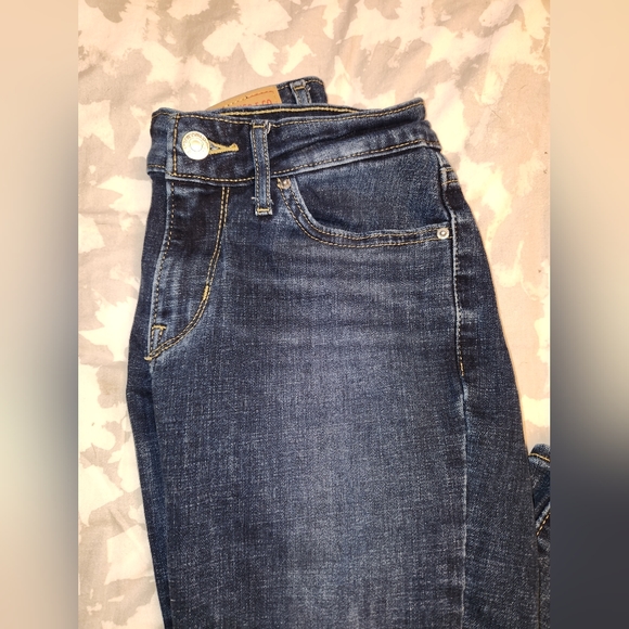 Levi's 711 Skinny Jeans - Picture 7 of 9